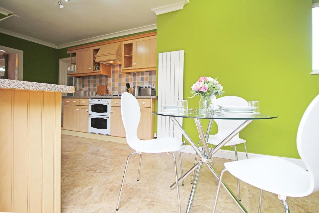 Queens Road - Luxury Spacious Home In Chester Christleton Экстерьер фото